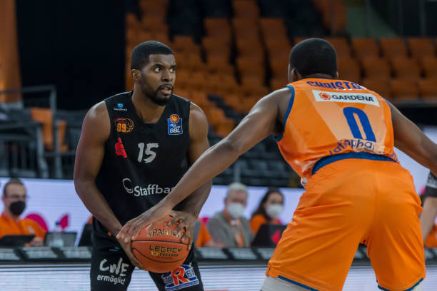 他在禁区内 他在禁区内